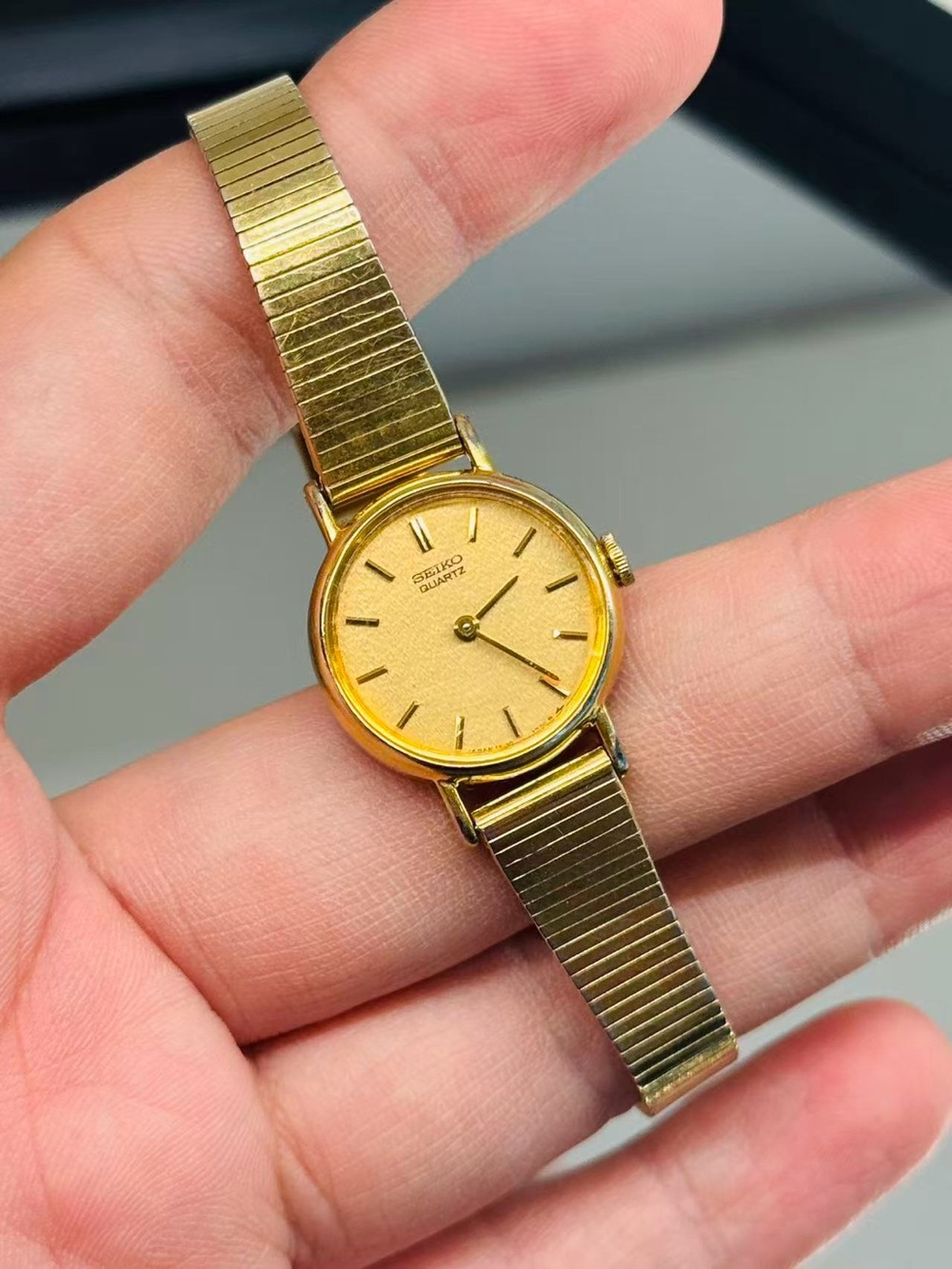 Vintage Seiko Quartz Gold Tone Women’s Watch Champagne Dial New Battery Runs - Picture 7 of 12